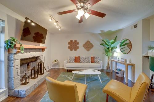 South Tulsa Apartment | 10 Mi to Dtwn Tulsa Condo with Pool Access!