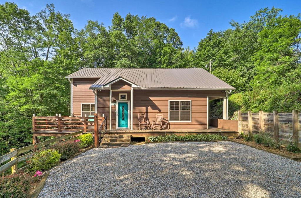 Newland House | 10 Mi to Grandfather Mountain Wolfe Creek Cabin