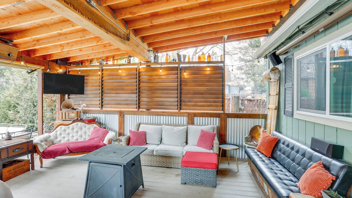 Weaverville House | < 10 Mi to Trinity River: Family Home w/Hot Tub!