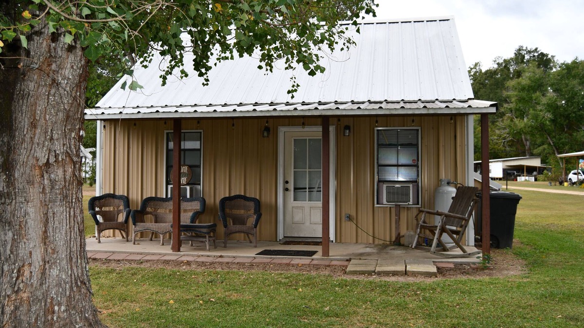 Woodville Cabin | 10 miles from Clark’s Creek and 3 miles from Lake Mary