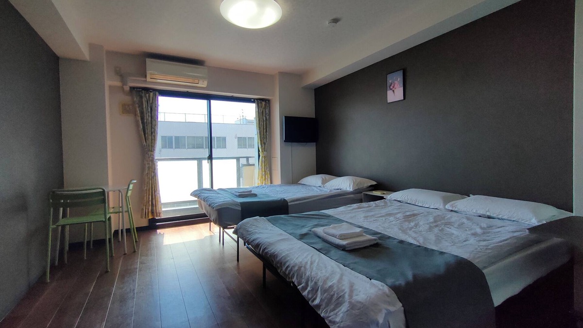 Naniwa Apartment | 10 min. from JR Namba and Subway/Hanshin Sakuragawa Stn. 5 min. from JR Ashiwarabashi Stn. 4 min. from supermarket One room on one floor, max. 5 people, elevator available, convenient for Namba, Dotonbori, Shinsaibashi, USJ
