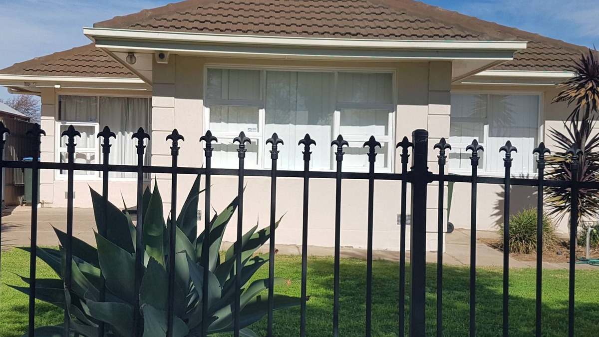 Clearview House | 10 min to CBD 1950s retro home