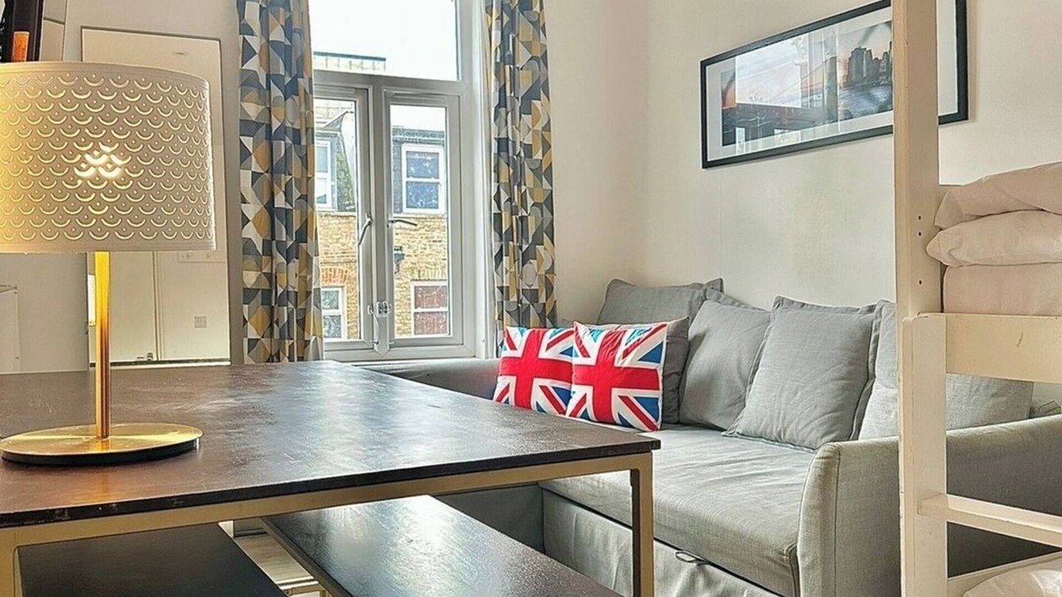 Earlsfield Condo | 10 min train to Central London A