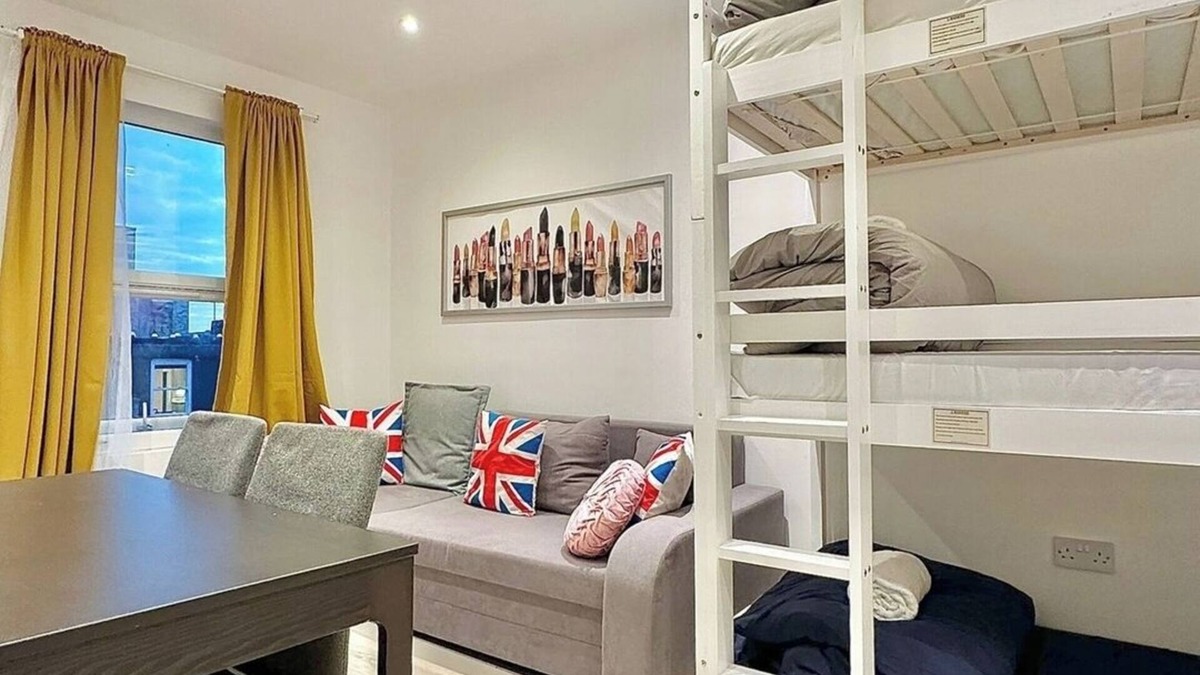 Earlsfield Apartment | 10 min train to Central London B