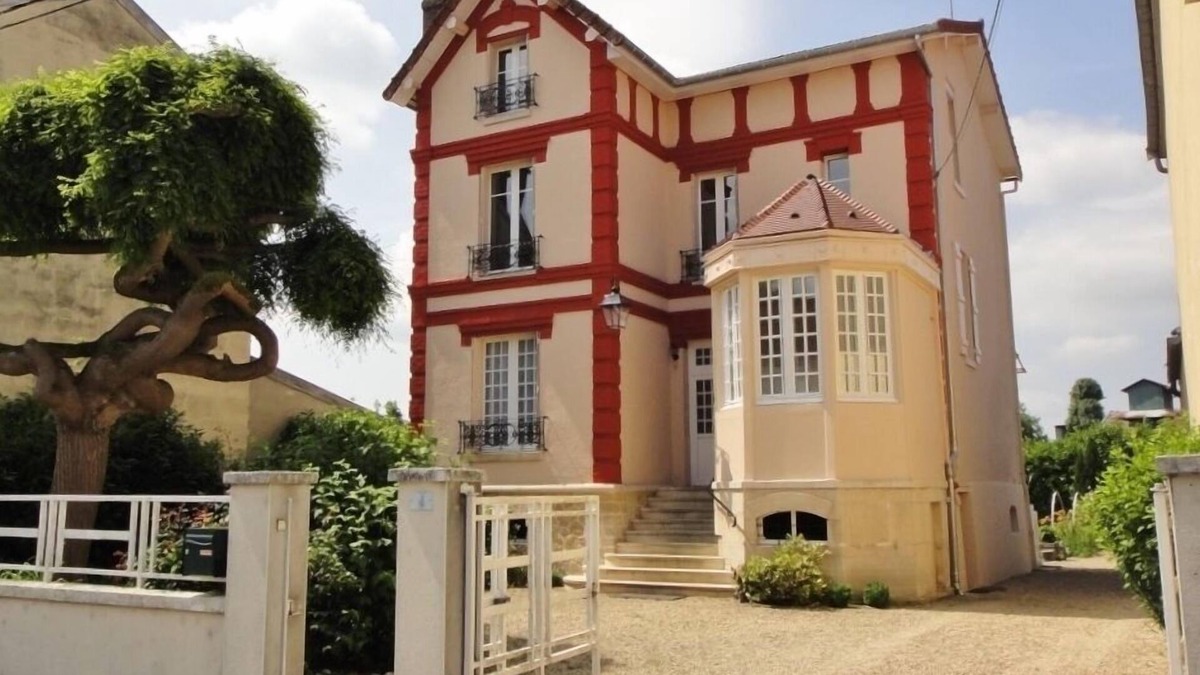 Jagée House | 10 mins from Lac du Der: beaches, port, casino Charming house in quiet Montier town center