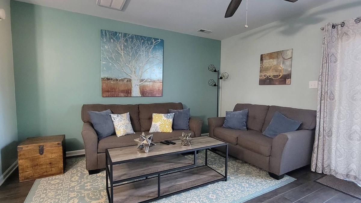 Peletier House | 10 mins to Emerald Isle, 2 bd 2.5 ba Townhouse