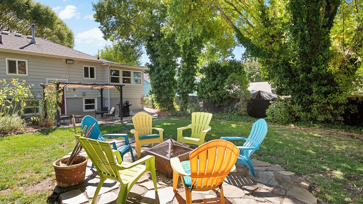 Bountiful House | 10 Mins to Lagoon, Hiking, & Downtown! Huge Fenced Yard, BBQ, Games, Family Fun