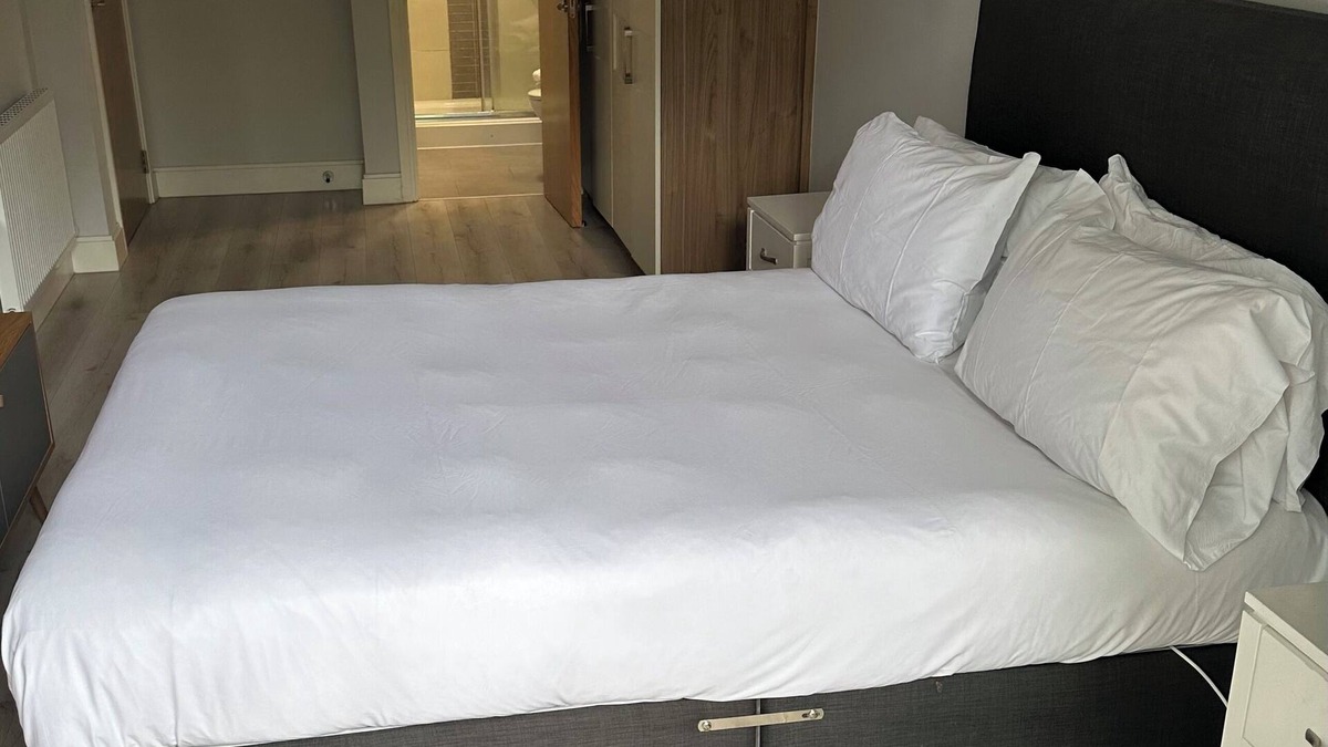 Dublin Bed & Breakfast | 10 Minute to Dublin airport, 20 MINTS to Dublin city