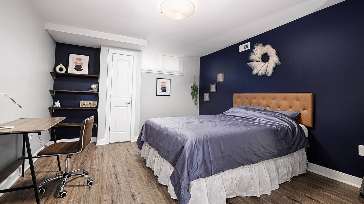 Downtown Baltimore House | 10-minute walk to Johns Hopkins Medical Center. Spacious. Peaceful. Clean.