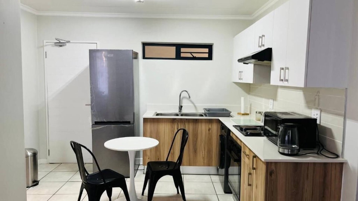 Boksburg House | 10 minutes drive from OR Tambo International Airport, situated at Greenpark!