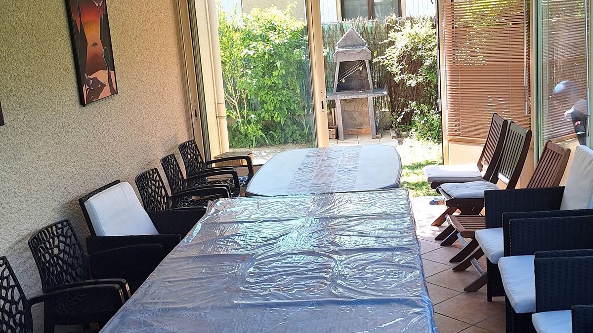 Ruy-Montceau House | 10 minutes from downtown and the train station; reverse duplex awaits you!