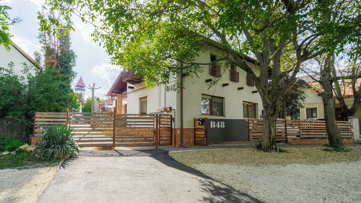 Torokbalint House | 10 minutes from Budapest Family apartment