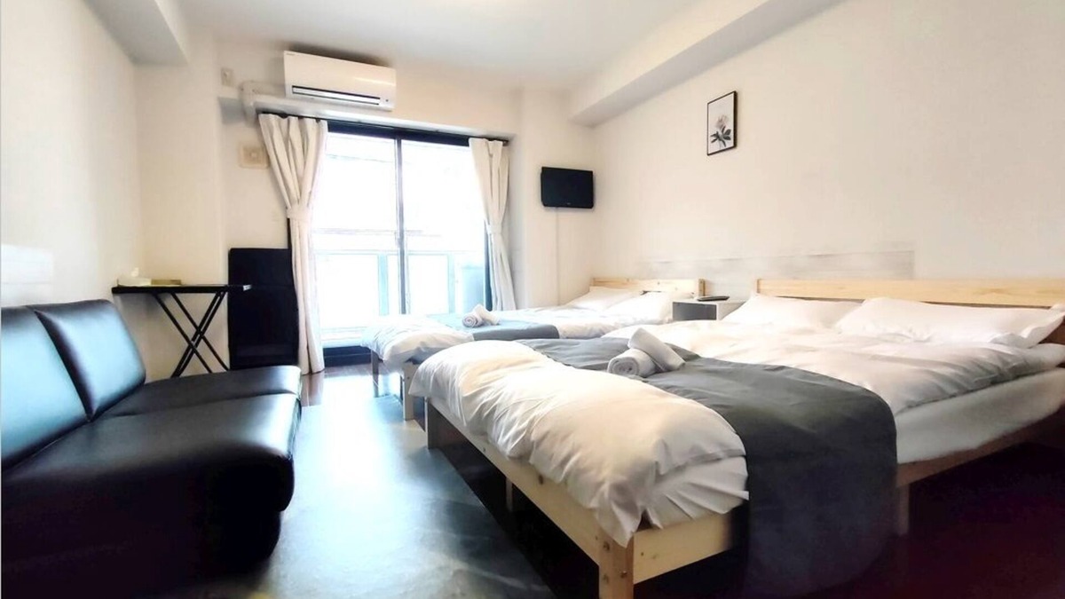 Naniwa Apartment | 10 minutes from JR Namba Station and Subway/Hanshin Sakuragawa Station 5 minutes from JR Ashiwarabashi Station 4 minutes from supermarket One room on one floor, max. 5 people, elevator available, convenient to Namba, Dotonbori and Shinsaibashi