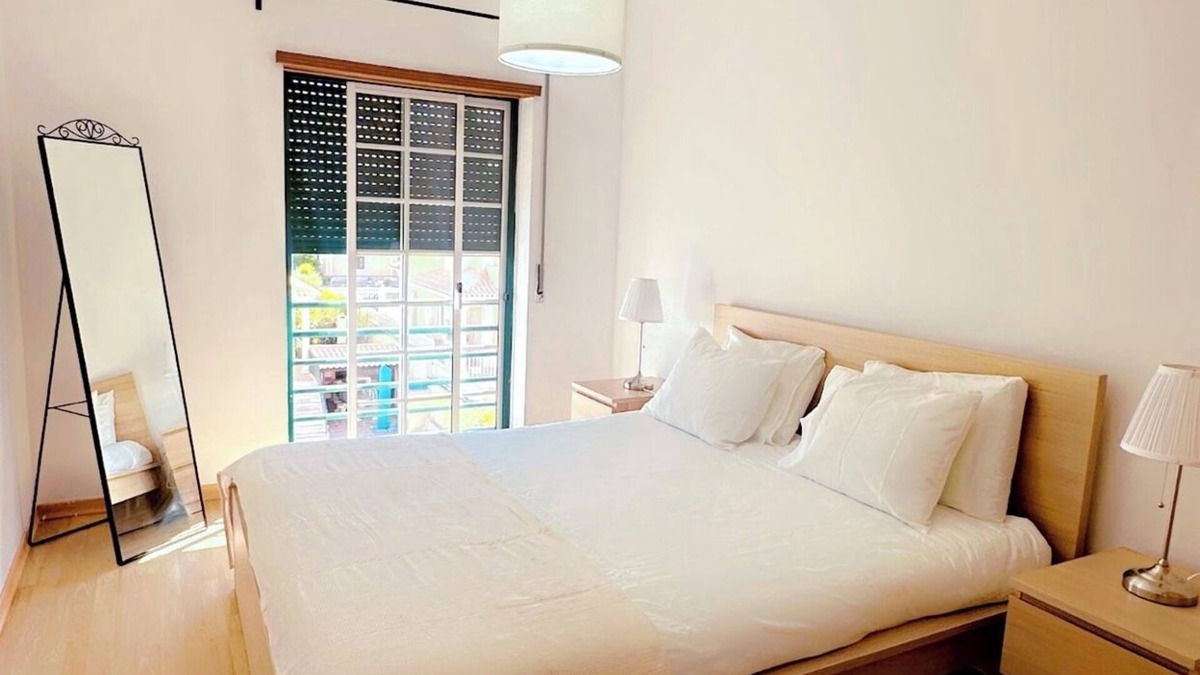 Alcochete Apartment | 10 minutes to the beach 20 minutes to the centre of Lisbon,2 bedroom APT Montijo