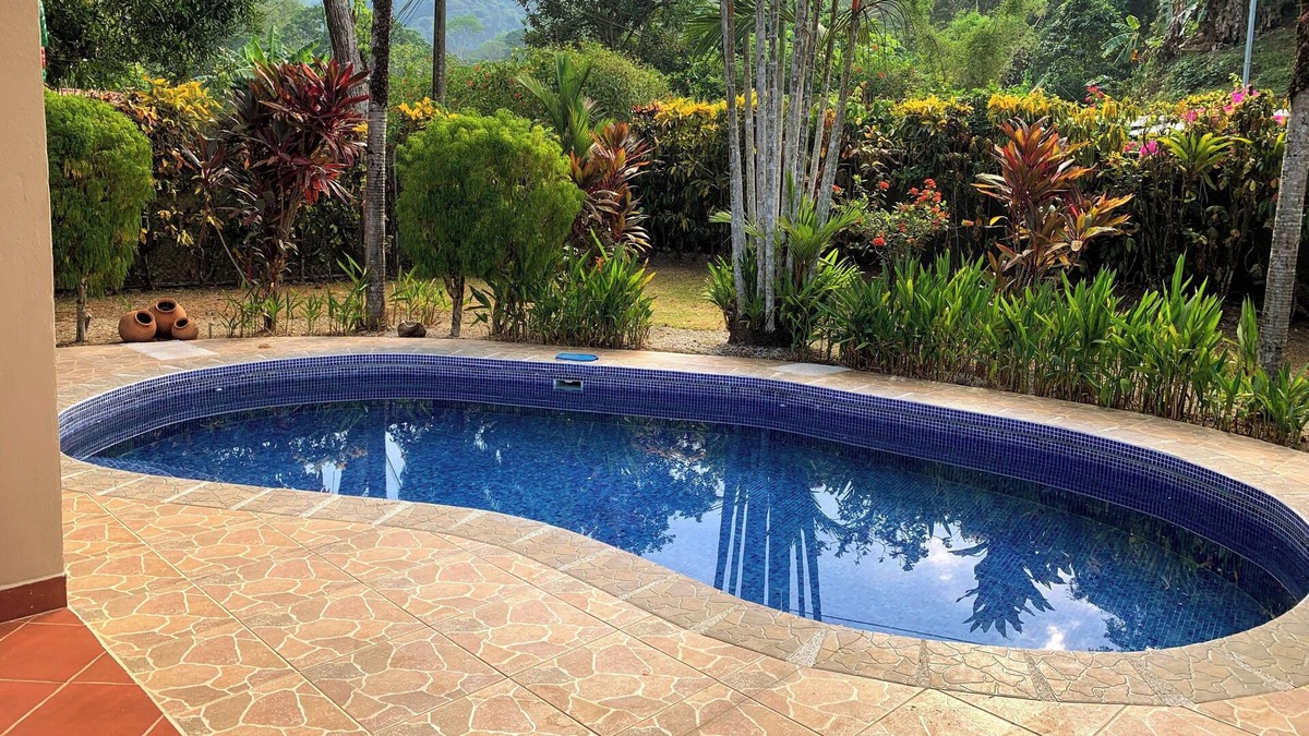 Jaco House | 10 minutes to the beach! Private home with lush jungle surroundings & pool.