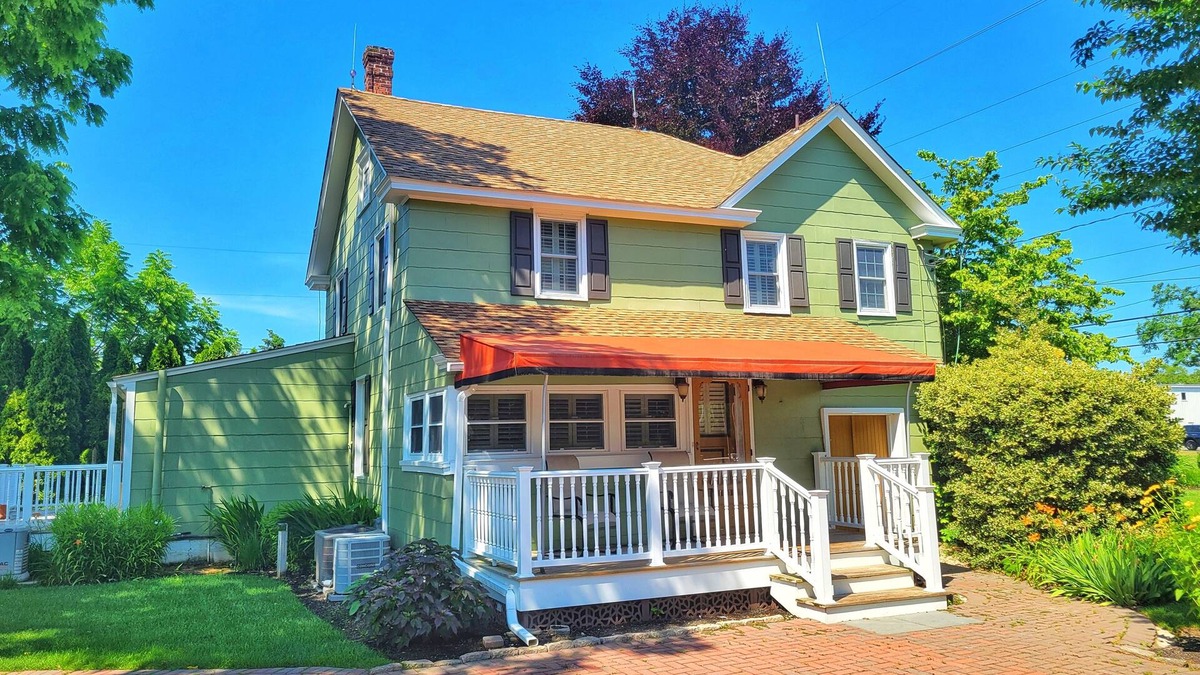 Swainton House | 10 Minutes to the beach! Historic home on the Jersey Shore.