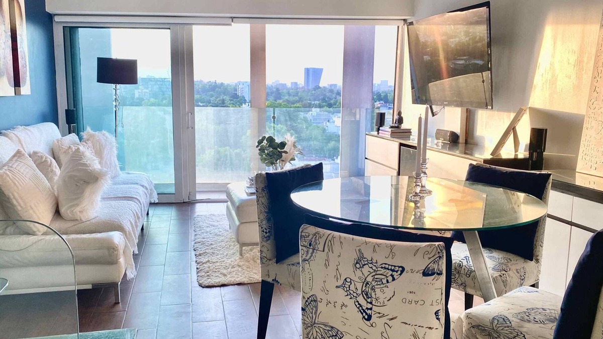 San Miguel Chapultepec Apartment | 10 minutes walking distance to Chapultepec! 2 floor apartment with balcony