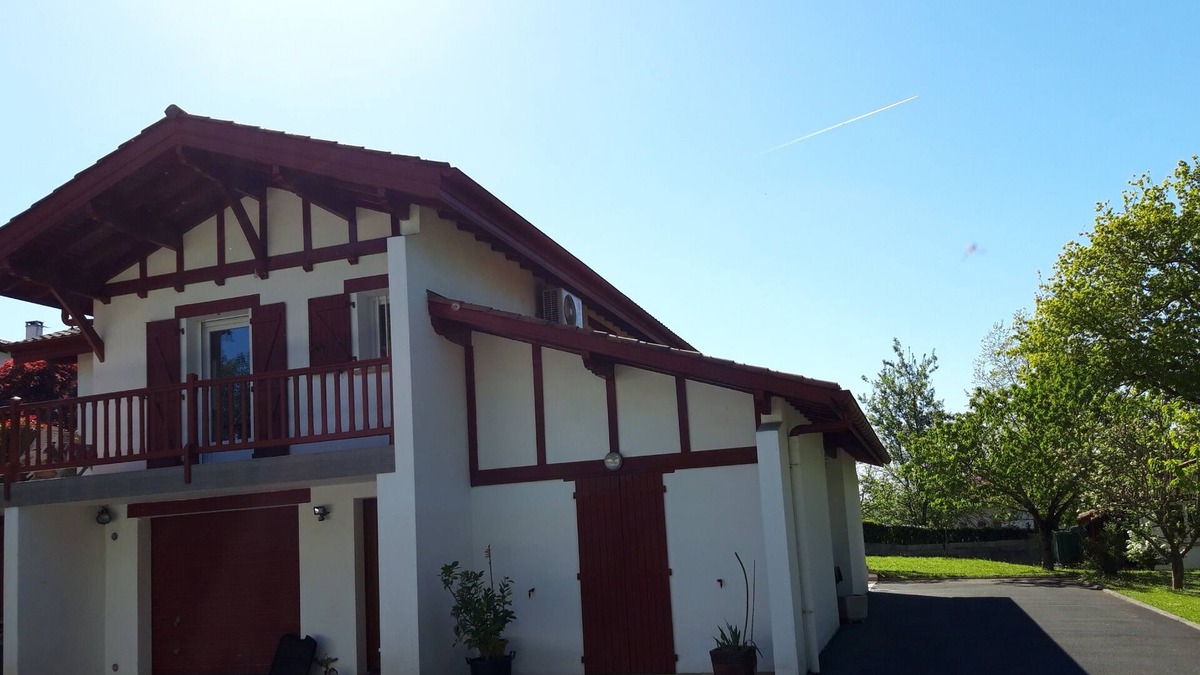 Espelette Apartment | 10 minutes walk from Espelette, 2 bedrooms on the ground floor of a house, with a garden.