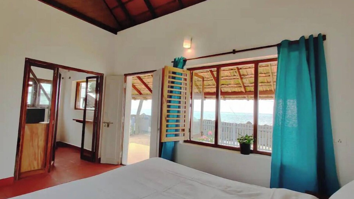 Vypin Cottage | 10 North by the sea - secluded beach-front cottage