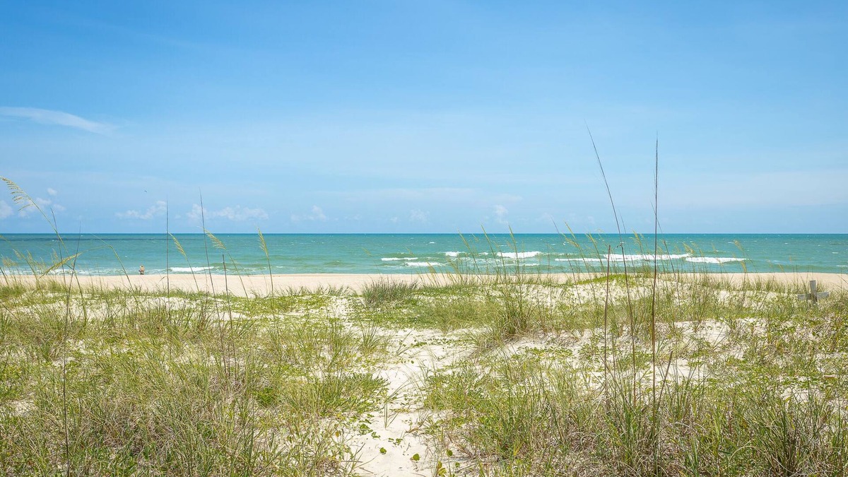 East End House | 10% off November! Beachfront, ground level, 2bed/1bath, screened porch.