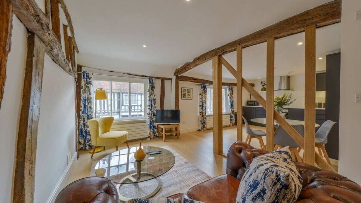 St Albans Apartment | 10% OFF Weekly Special Couples Leisure Sleeps 2