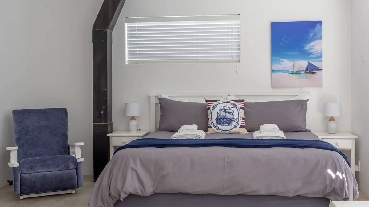 Colchester Cottage | 10 on Aqua Vista Cottage