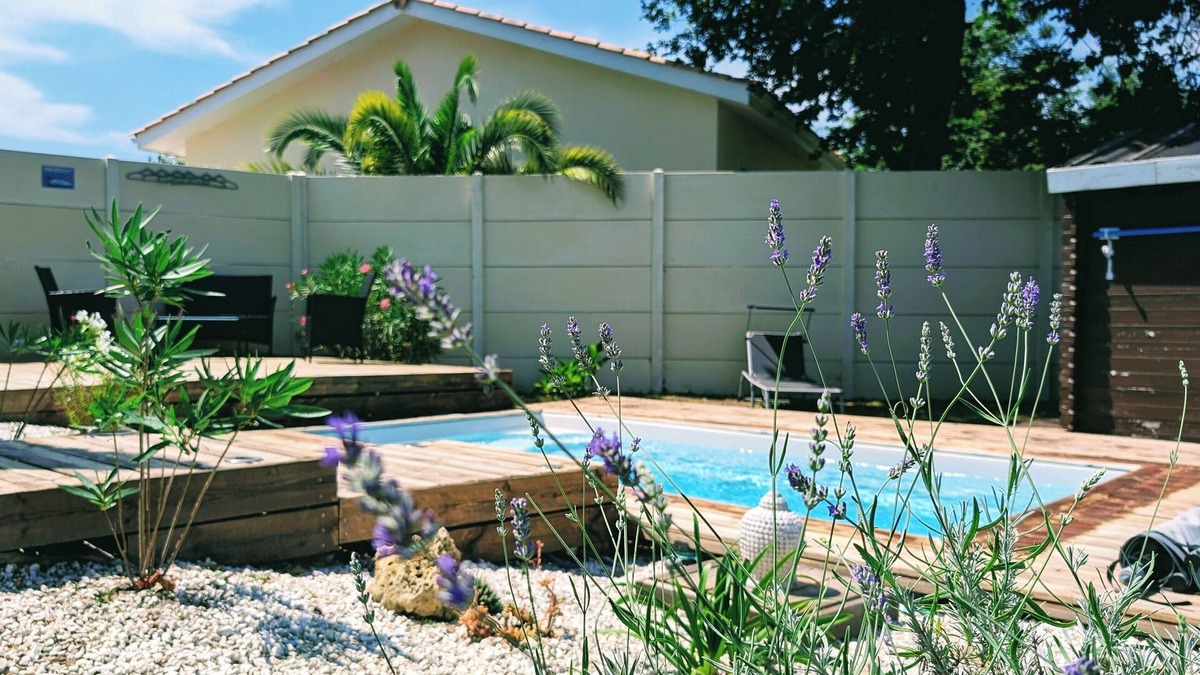 Cussac-Fort-Medoc House | 10-person complex, heated swimming pool and jacuzzi overlooking vineyards