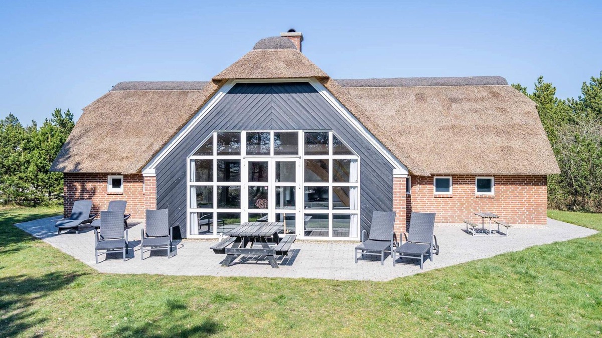 Houstrup House | 10 person holiday home in Nørre Nebel