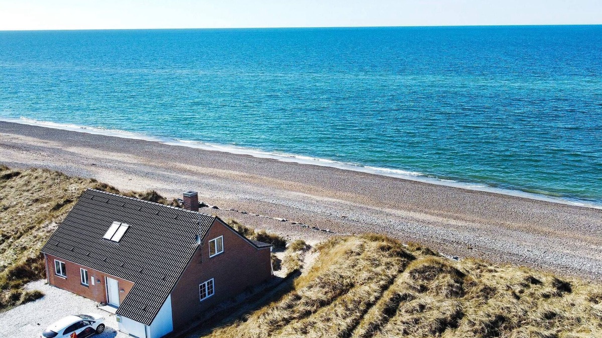 Lild Strand House | 10 person holiday home in Frøstrup