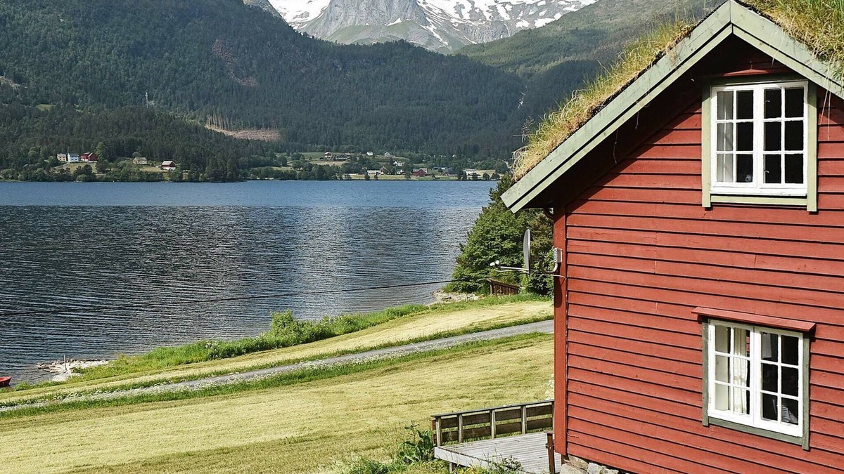 Volda House | 10 person holiday home in Folkestad