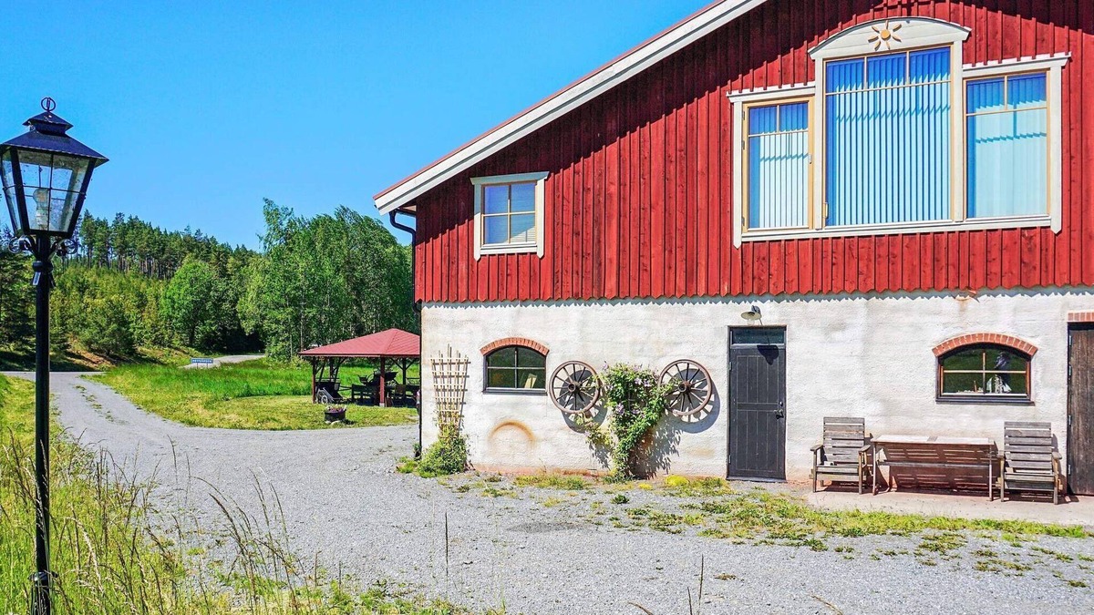 Lillykyrka House | 10 person holiday home in ENKÖPING