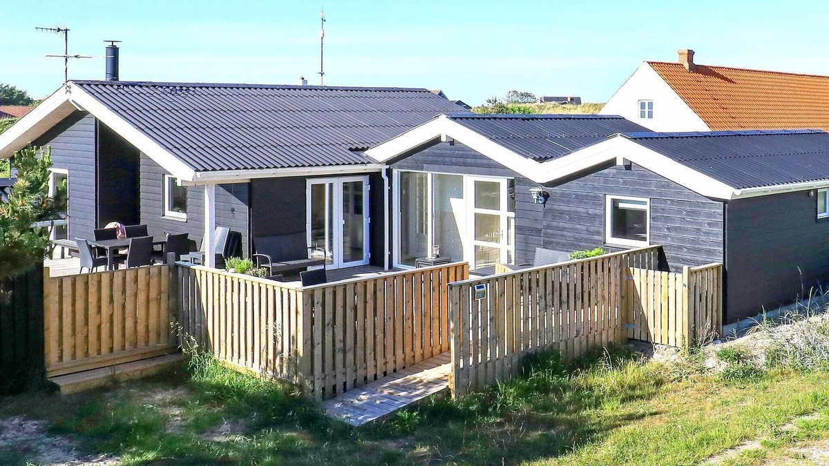Lild Strand House | 10 person holiday home in Frøstrup