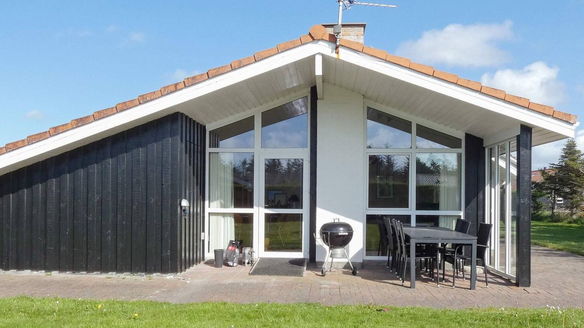 Grønhøj House | 10 person holiday home in Løkken-By Traum