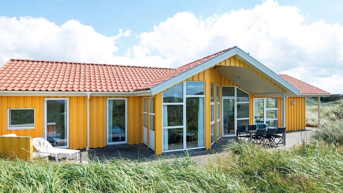 Grønhøj House | 10 person holiday home in Løkken