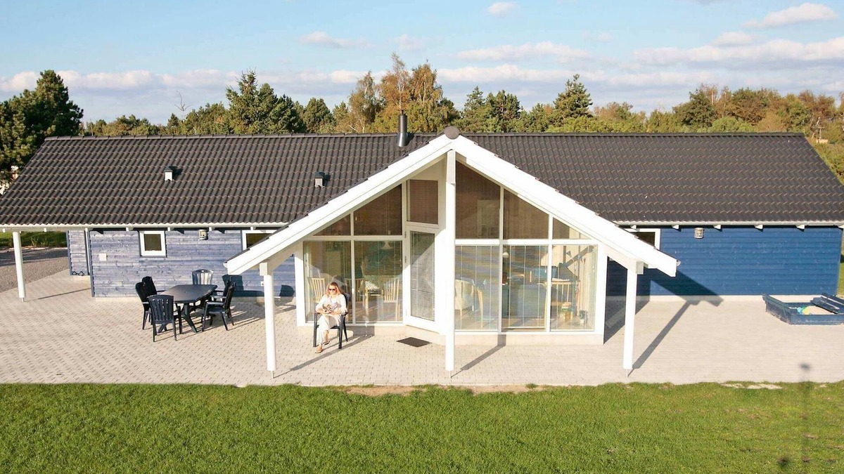 Kramnitse House | 10 person holiday home in Rødby-By Traum