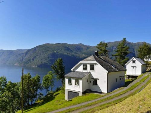 Stordal House | 10 person holiday home in Stordal