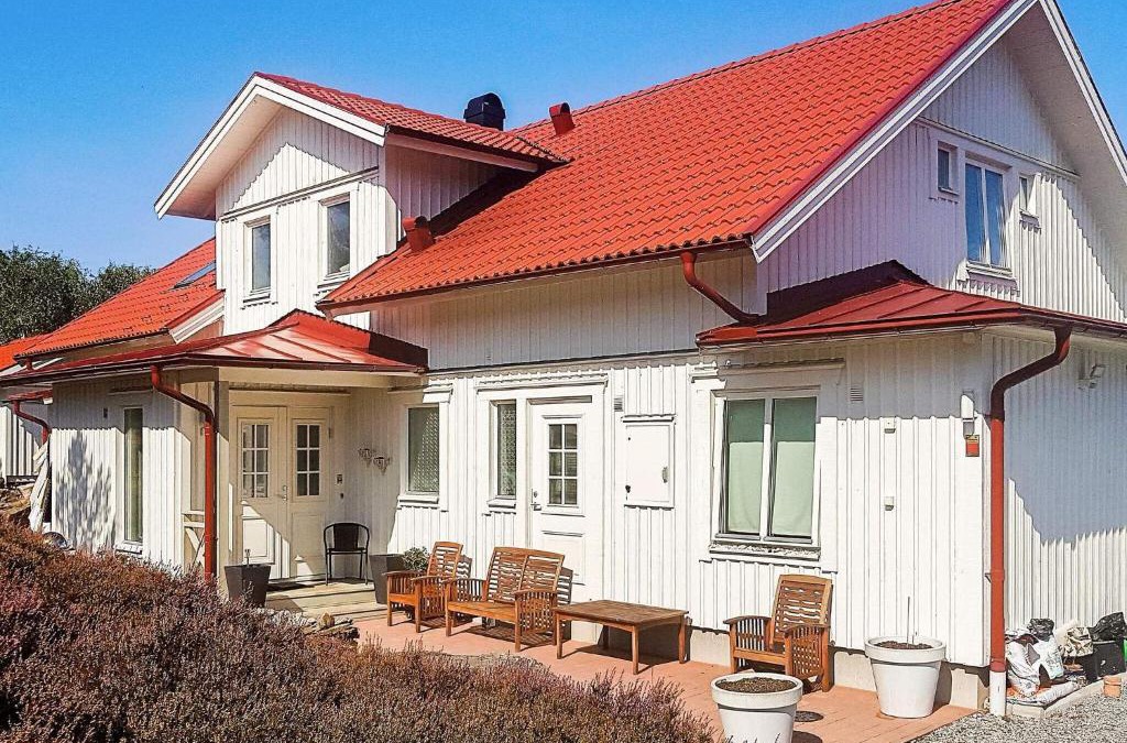 Klovedal House | 10 person holiday home in KLÖVEDAL