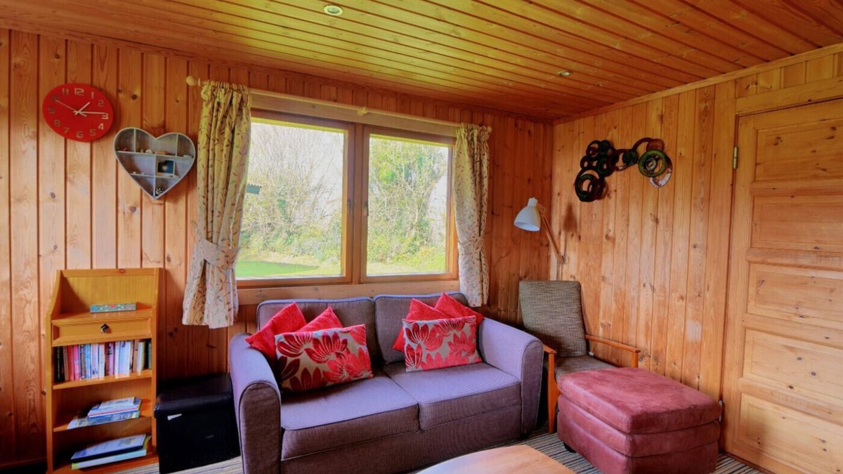 Combpyne Cottage | 10 PINEWOOD RETREAT, family friendly, with pool in Lyme Regis