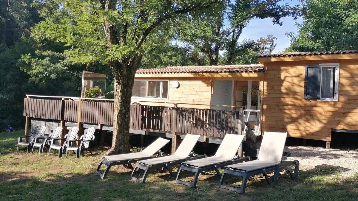 Pranles Ski Chalet | 10-seater chalet with private spa.