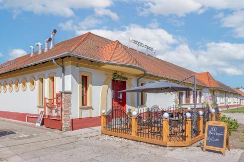 Szatymaz Bed & Breakfast | 100 Éves Fogadó