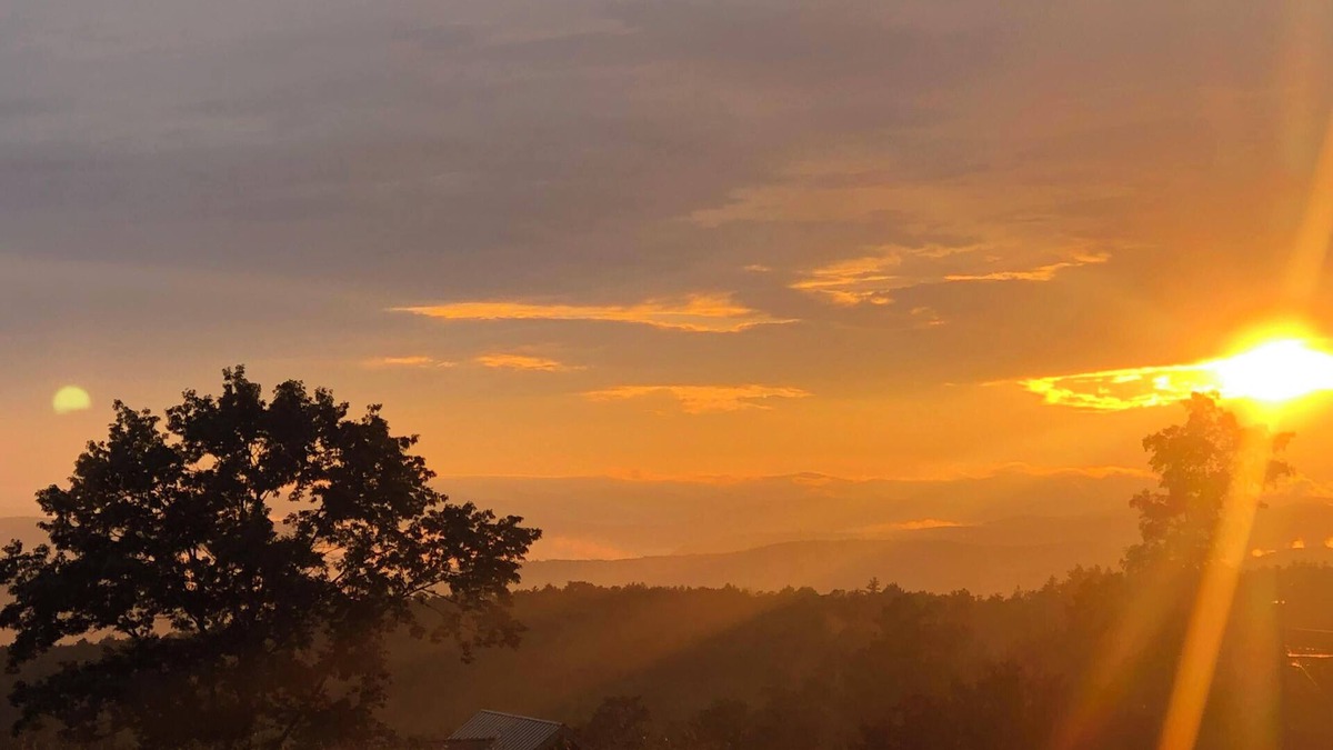 Enfield House | 100 Acres of Privacy & 50-Mile Views