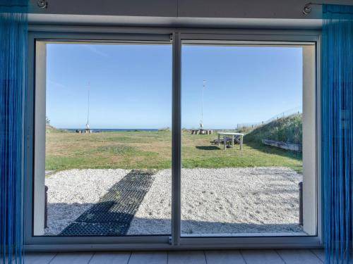 Saint-Laurent-sur-Mer House | 100 m² House ∙ 3 bedrooms ∙ 6 guests