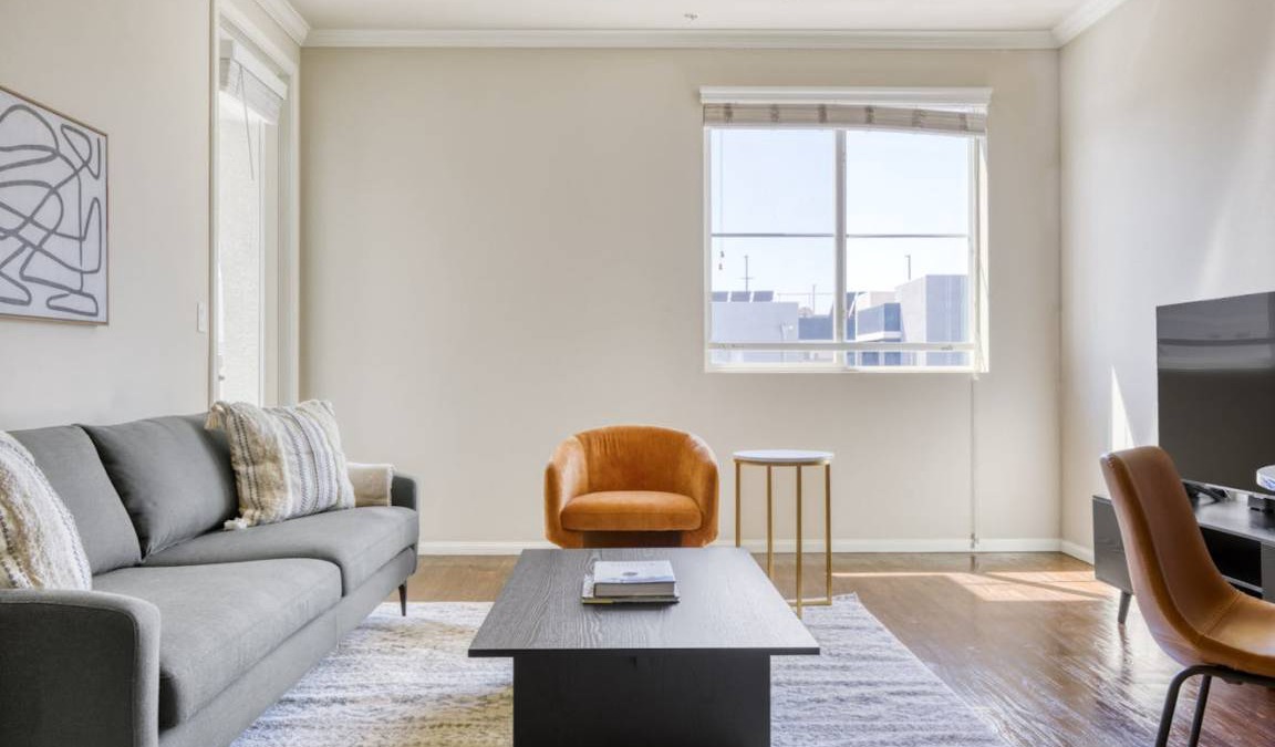 Warner Center Apartment | 100 m² Apartment ∙ 2 bedrooms ∙ 4 guests