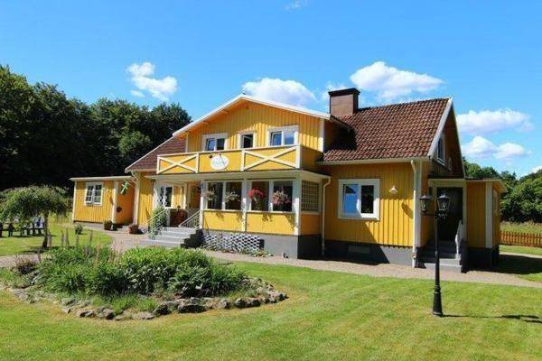 Stenbrohult Apartment | 100 m² Apartment ∙ 3 bedrooms ∙ 5 guests