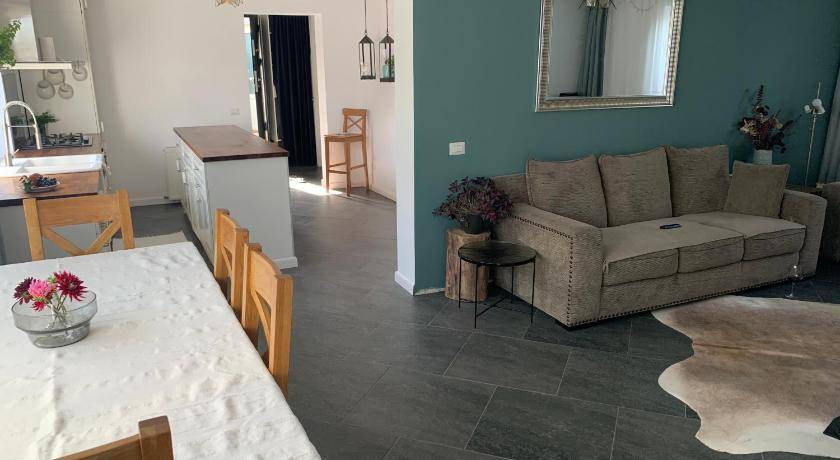 Botosani House | 100 m² House ∙ 2 bedrooms ∙ 4 guests