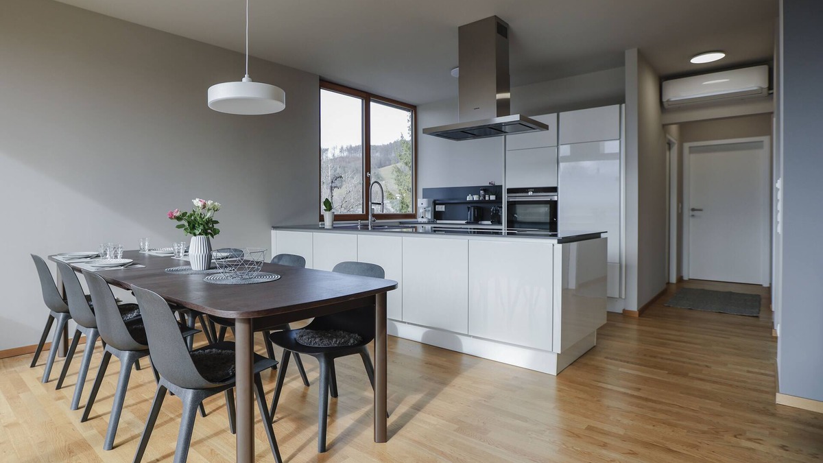 Klaus Condo | 100 m2 Penthouse mit 3 Schlafzimmer, Grosser Überdachter Terrasse und Bergblick