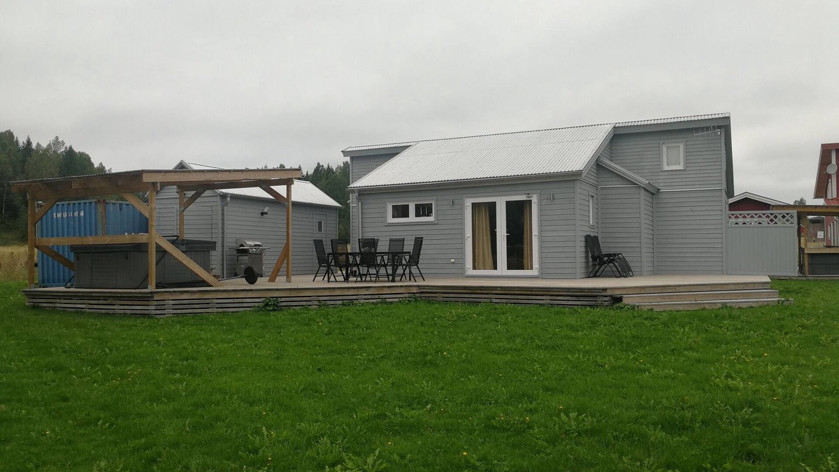 Filipstad House | 100 meters from the beach, boats, fish, sauna, outdoor swimming pool, 8 people
