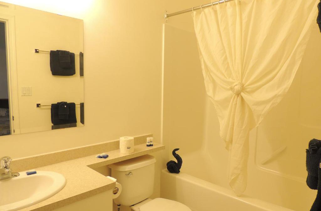 100 Mile House Hotel | 100 Mile Motel & RV Park