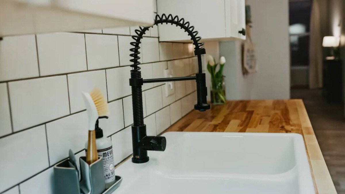 Marquette Apartment | 100 N Third Cozy Downtown Apartment Pet friendly!