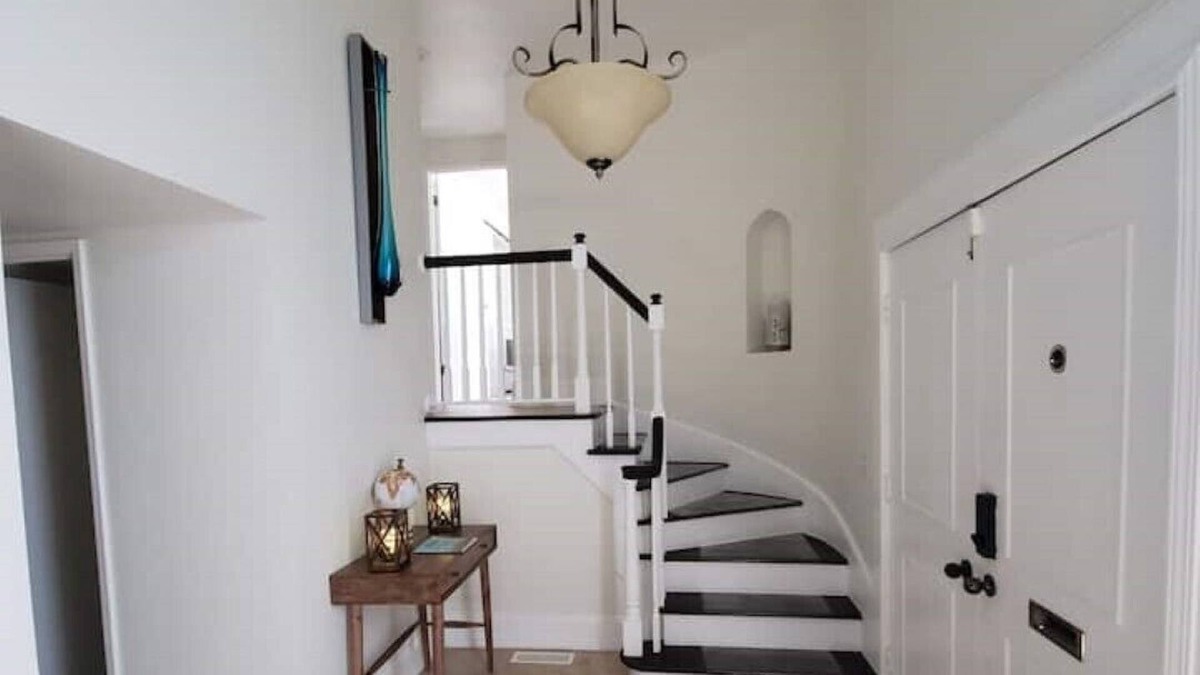 Mitchell House | 100% Recently Remodeled Townhome